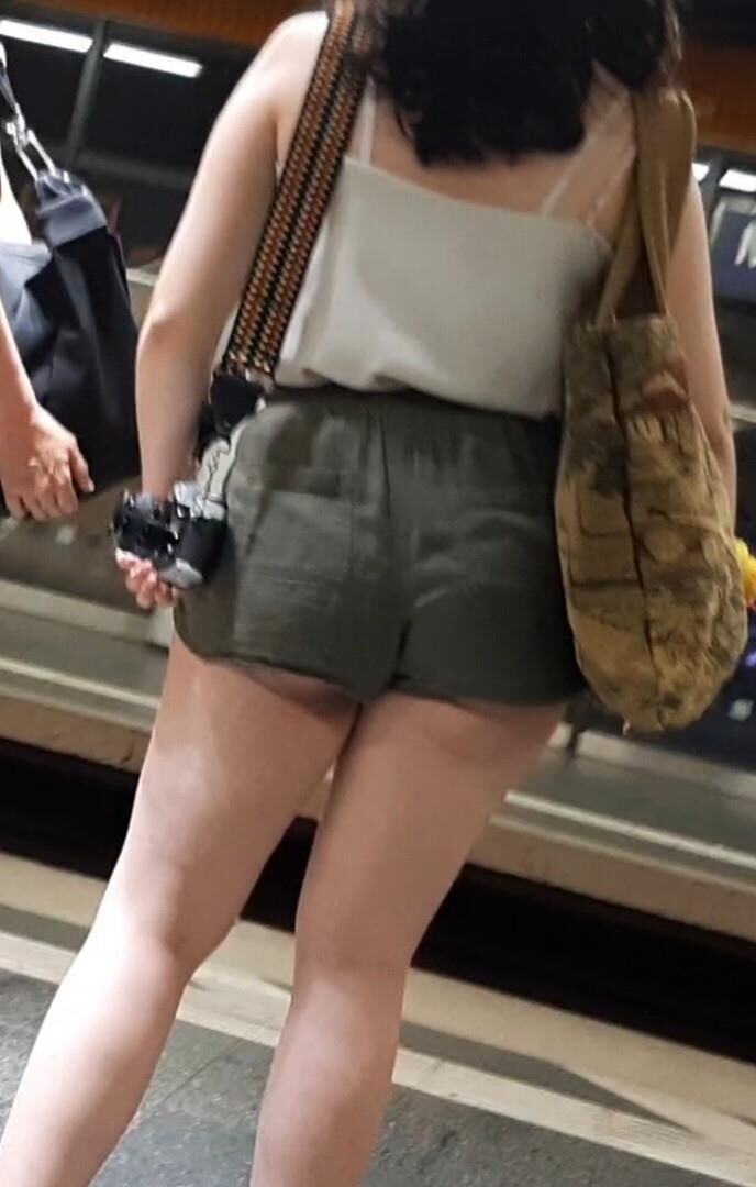 Streetgirls em shorts