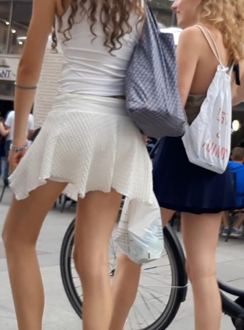 Rua sem sutiã