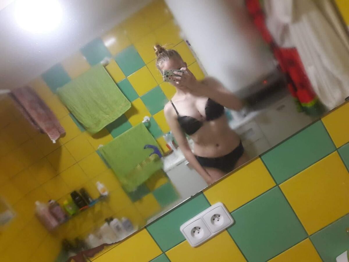 Hermana desnuda Fotos robadas de su teléfono