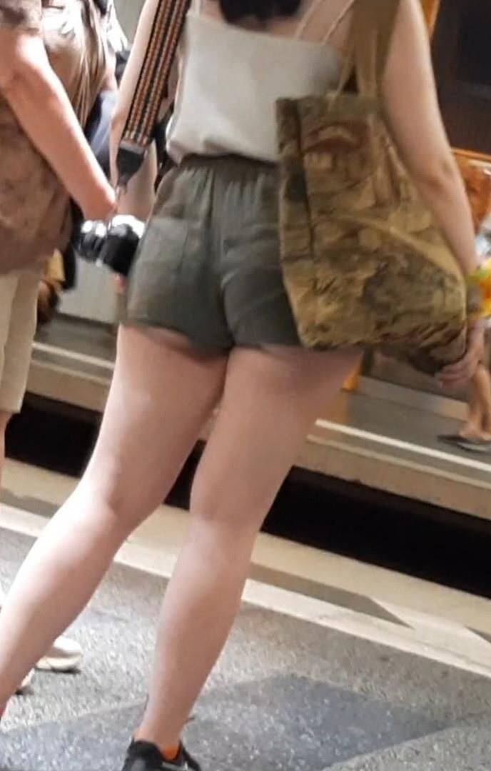 Streetgirls em shorts
