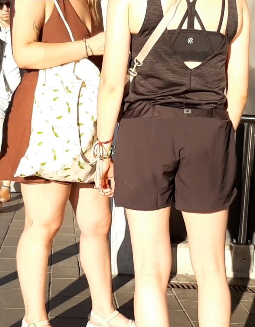 Streetgirls em shorts