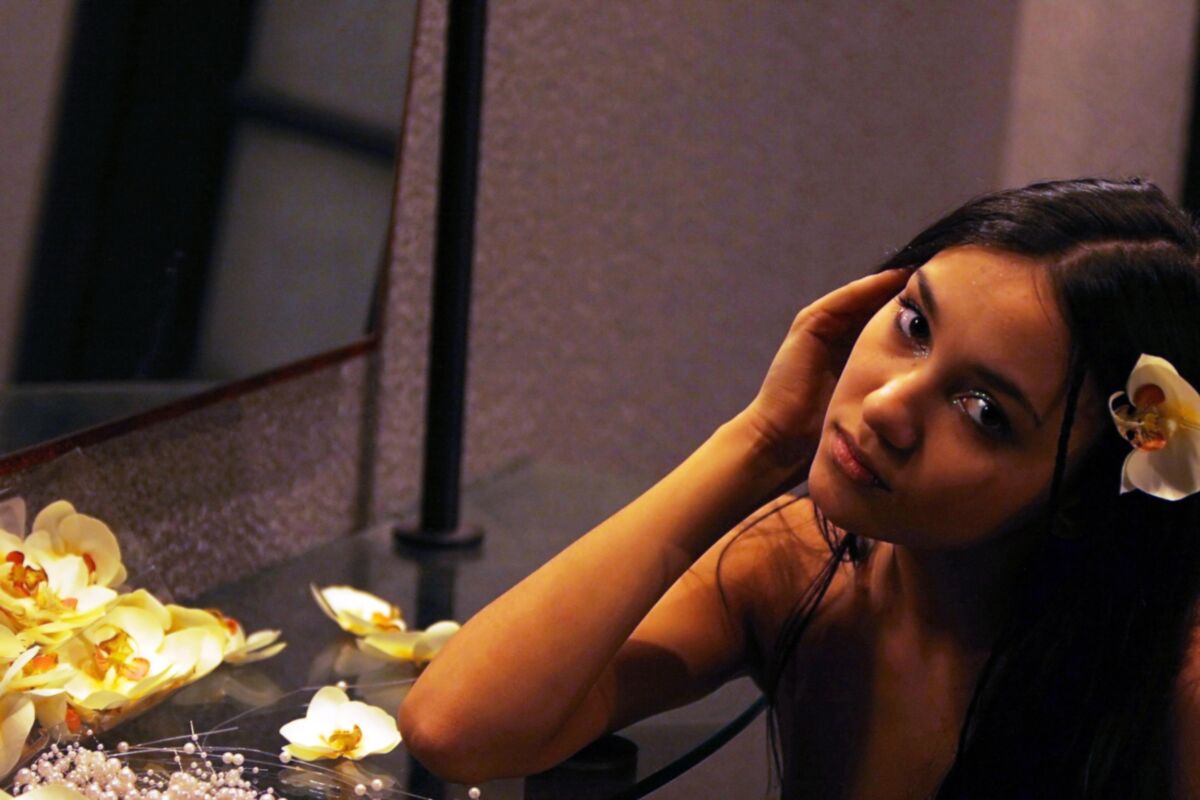 Kamilla / Maria indian teen showing her super beautiful body