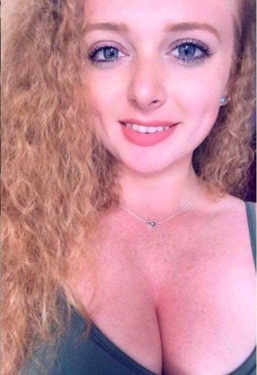 Tetona pelirroja adolescente papás niña