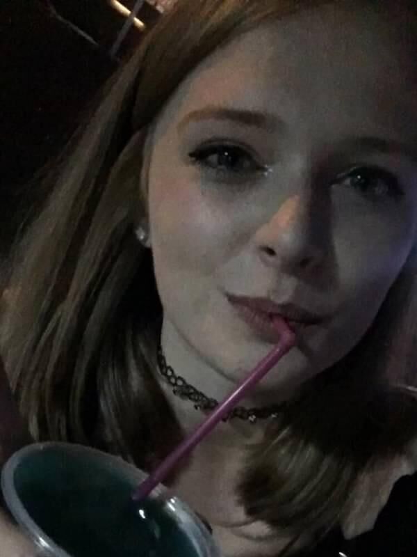 Tetona pelirroja adolescente papás niña