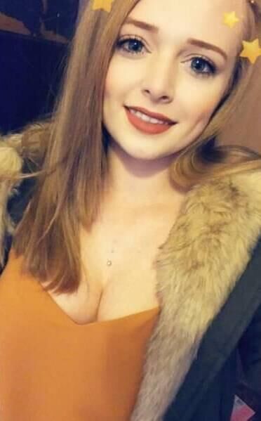 Tetona pelirroja adolescente papás niña