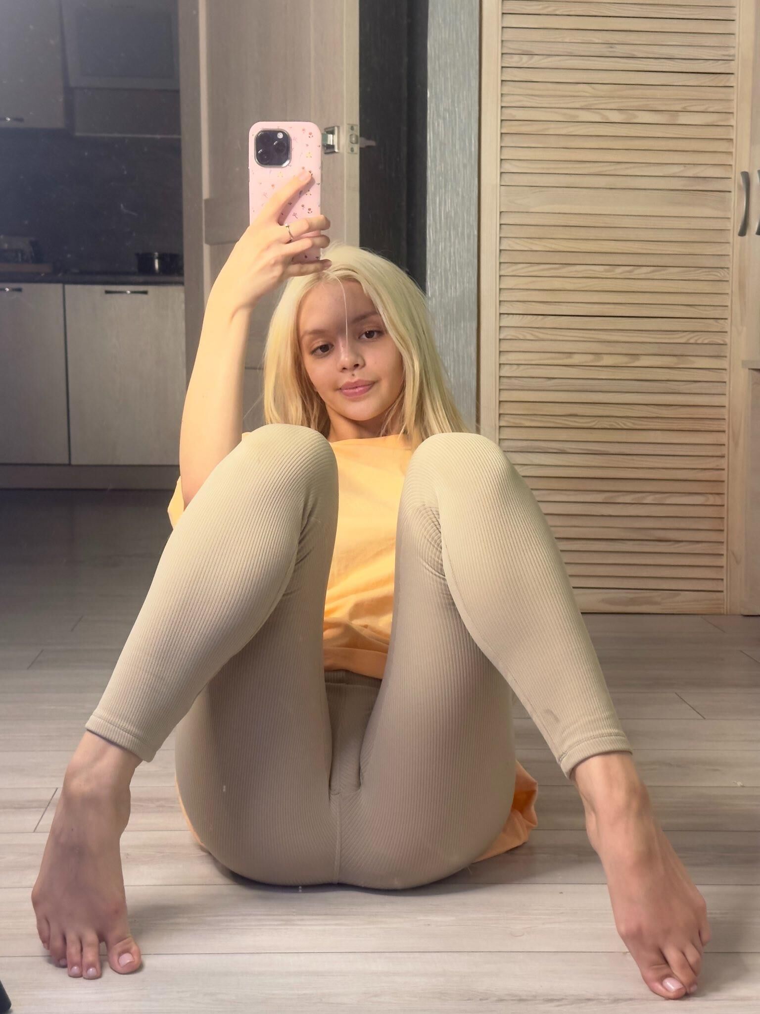 Lesis cute feet
