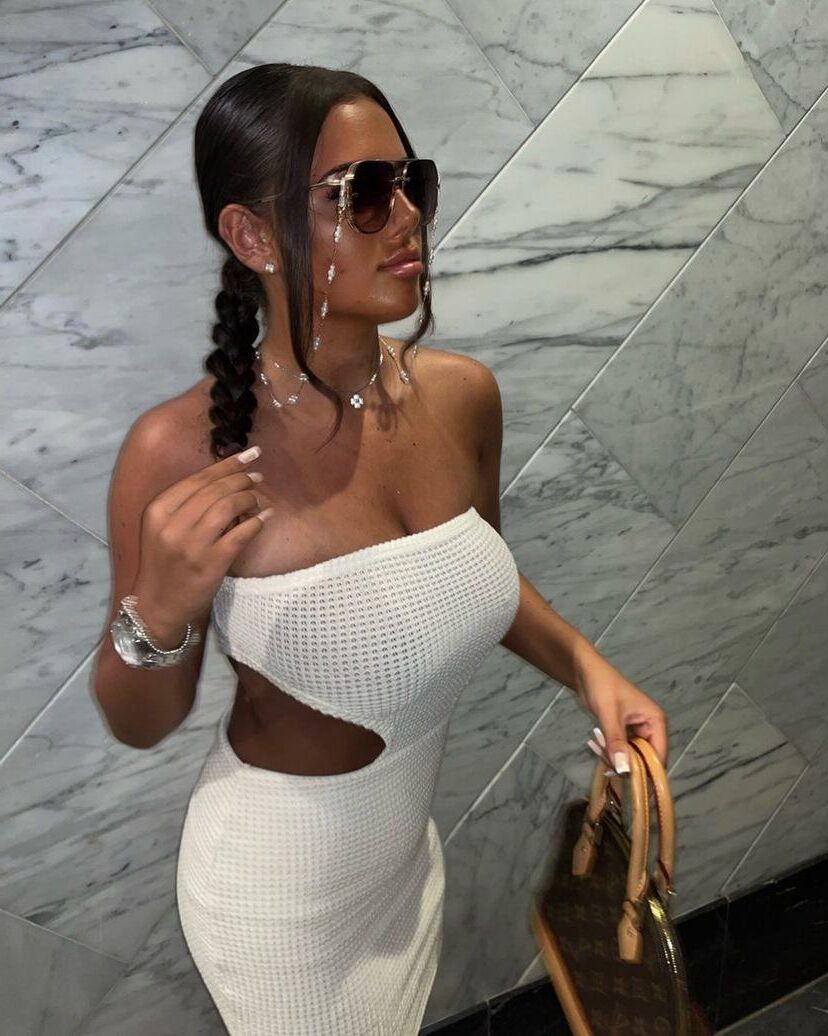 Chavs bronceados y putas bimbo para correrse con fuerza