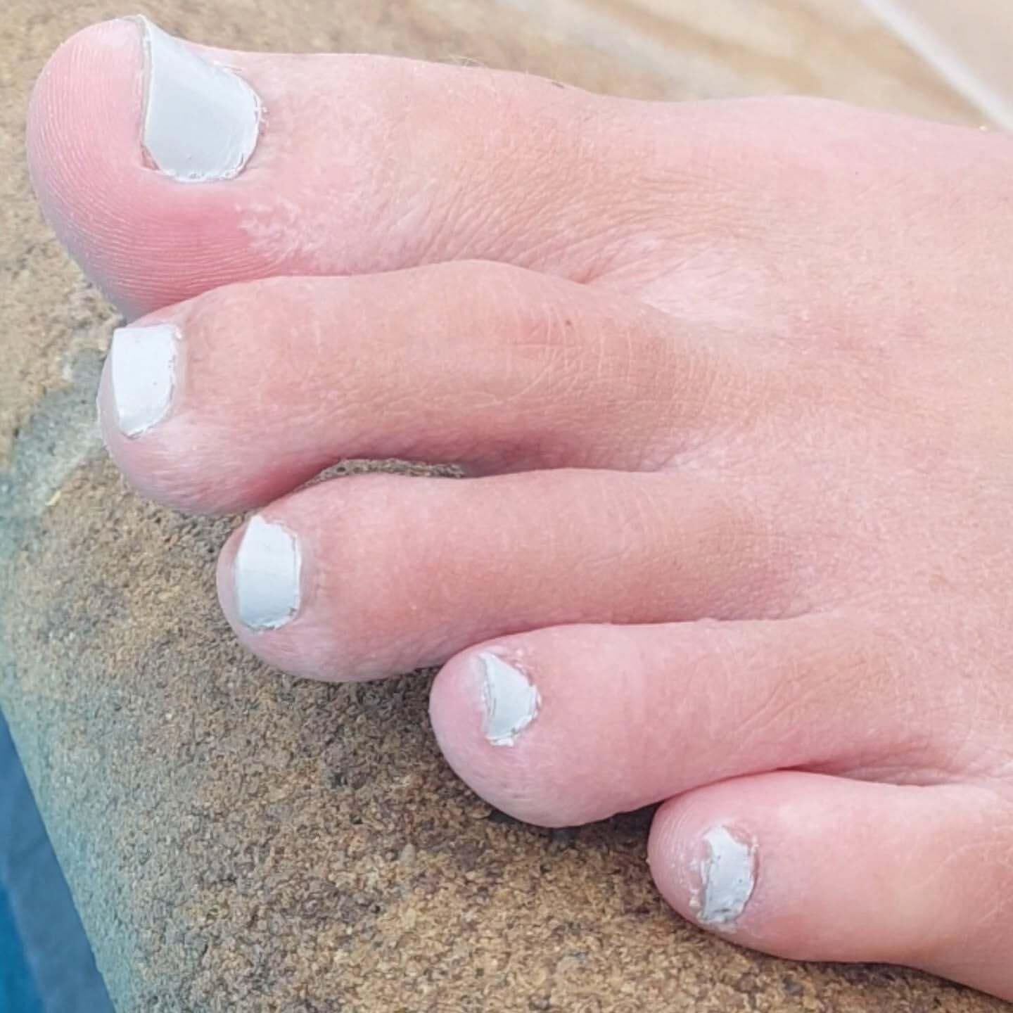 Candid Teen's Feet at swimming pool
