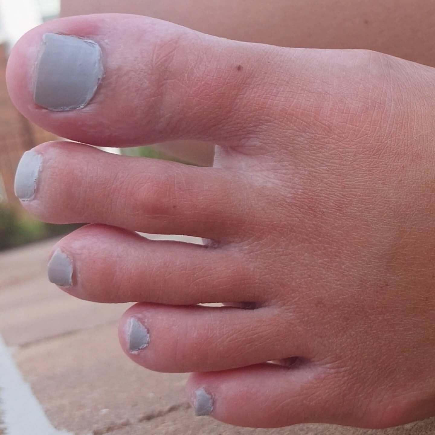 Candid Teen's Feet at swimming pool