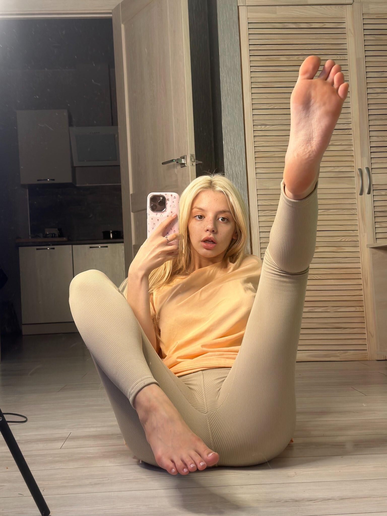 Lesis cute feet