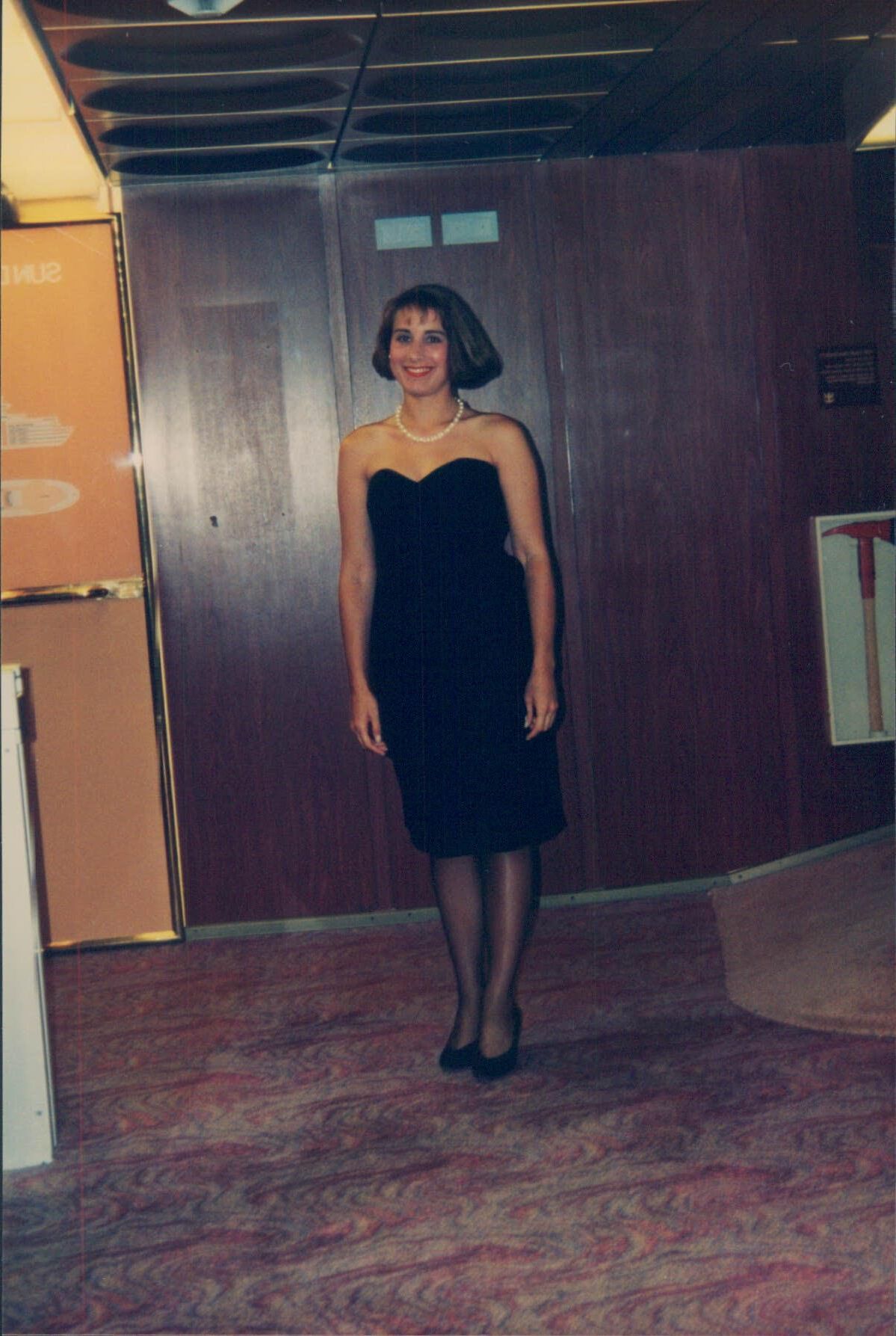 Adolescente vintage em meia -calça e meias