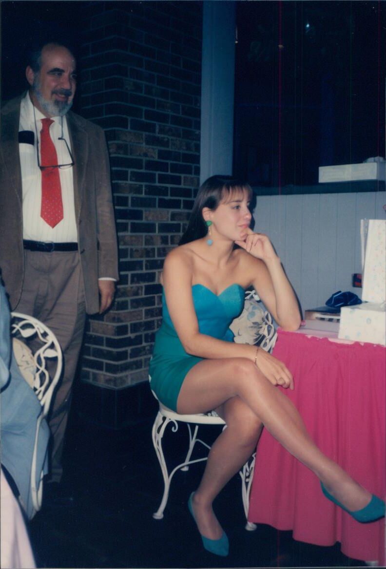 Adolescente vintage em meia -calça e meias