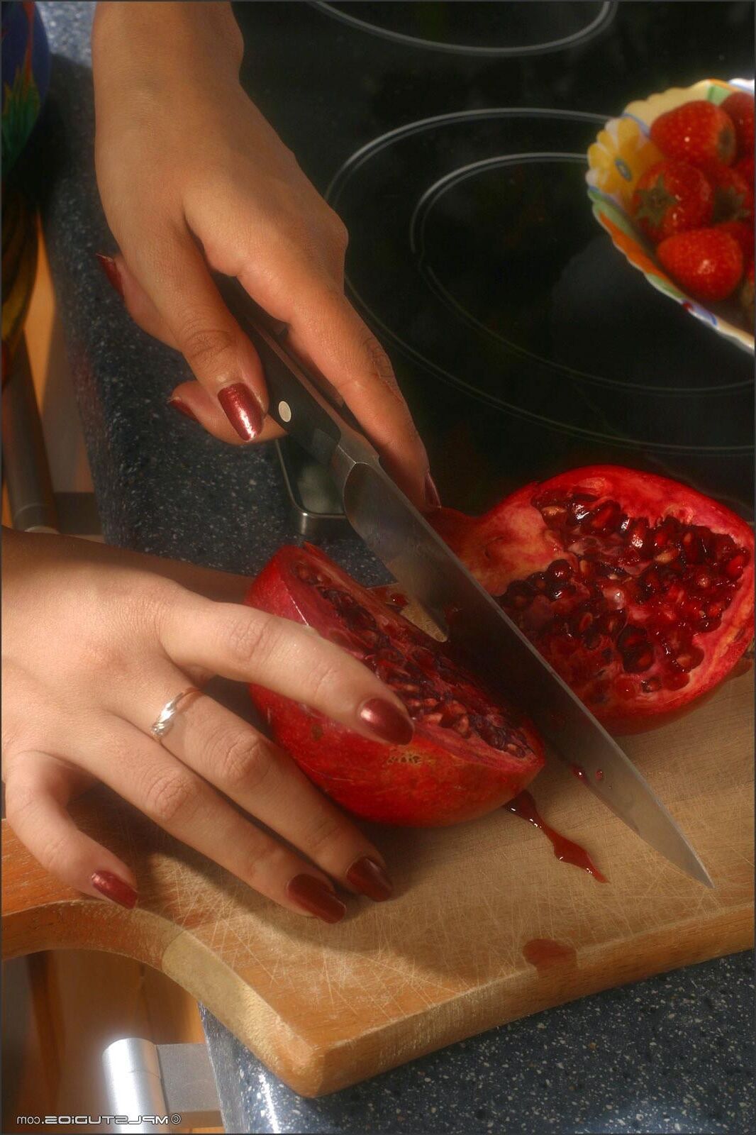 Kamilla súper sexy adolescente en la cocina