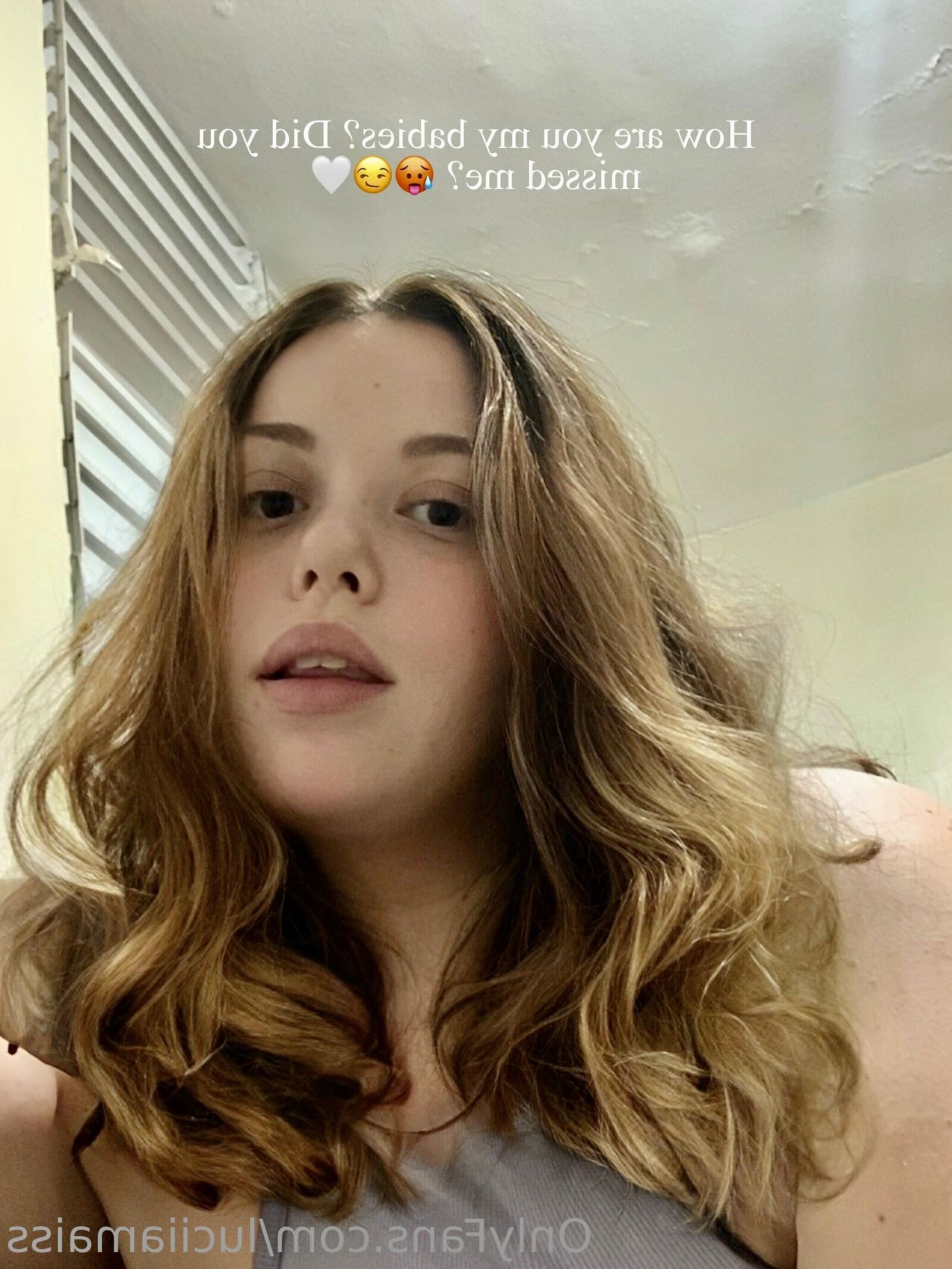 Lucia gigante ass pequenos peitos