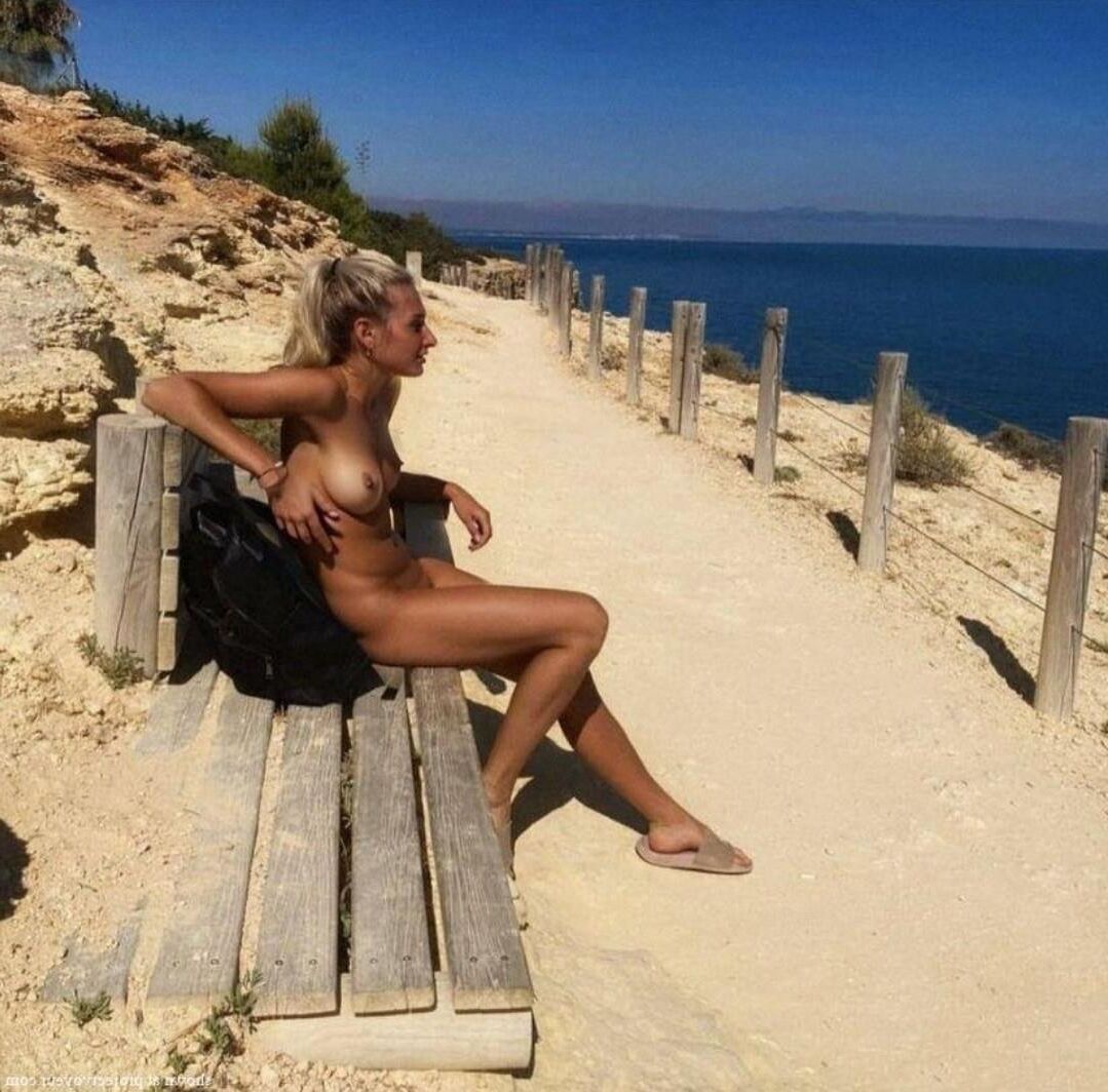 Leite nude selfie