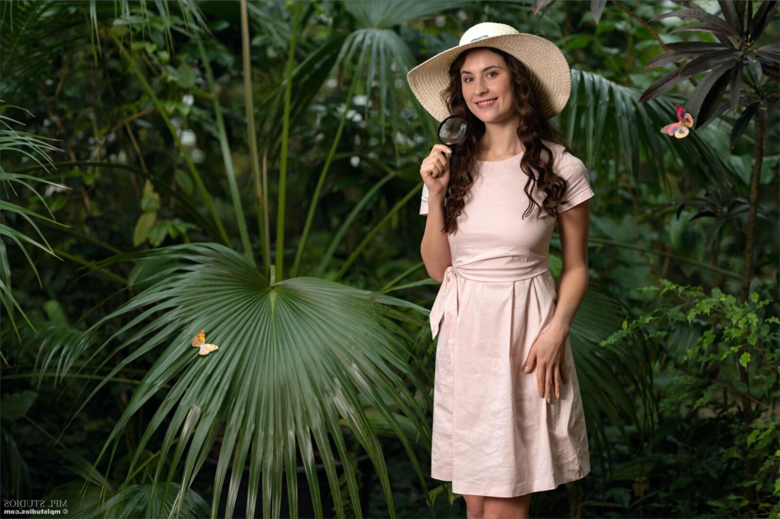 Mara cuidando do meio ambiente