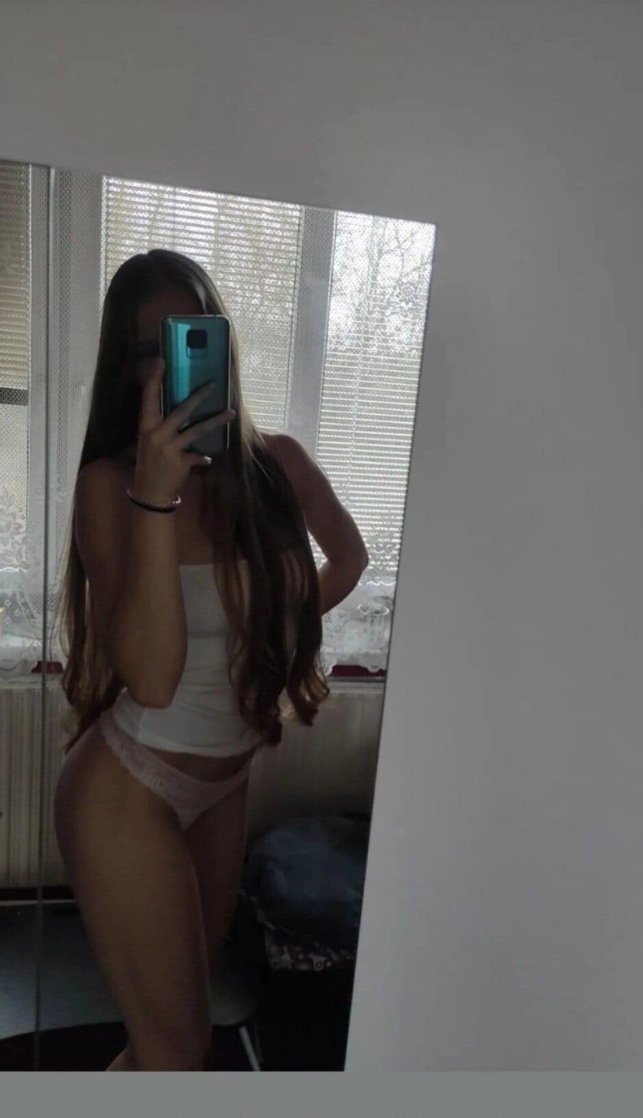Vera nua selfie