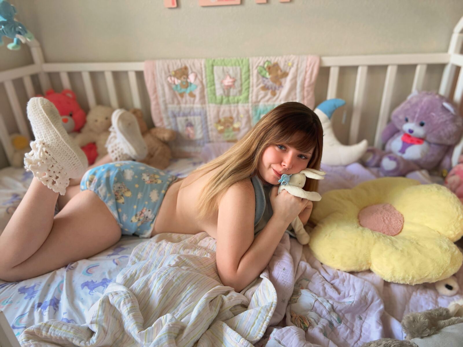 Clementine Abdl Exquise Petite Pissousse en Couche Culotte