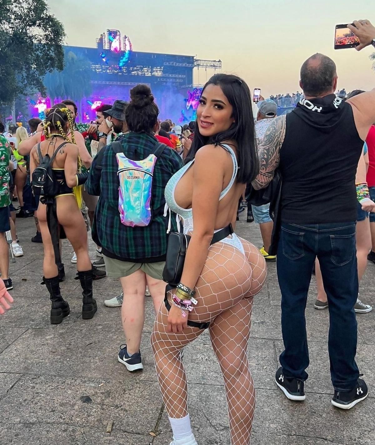 Sexy Festival Girls