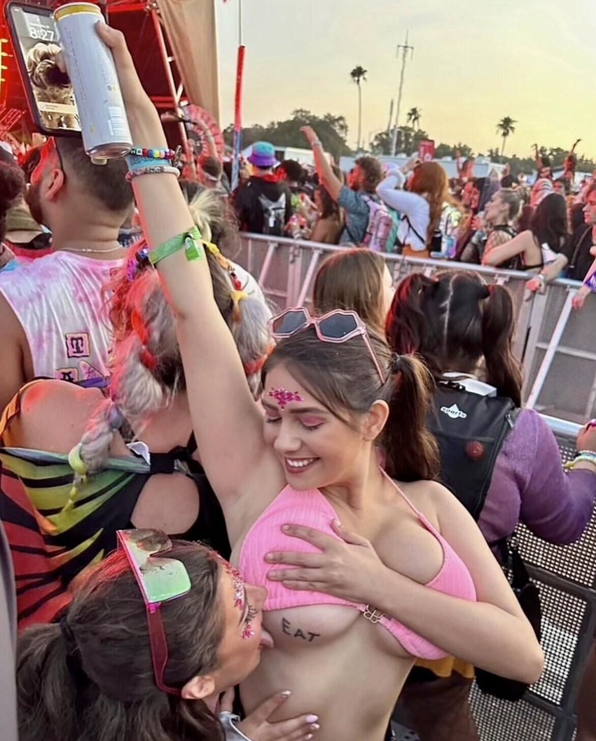 Sexy Festival Girls