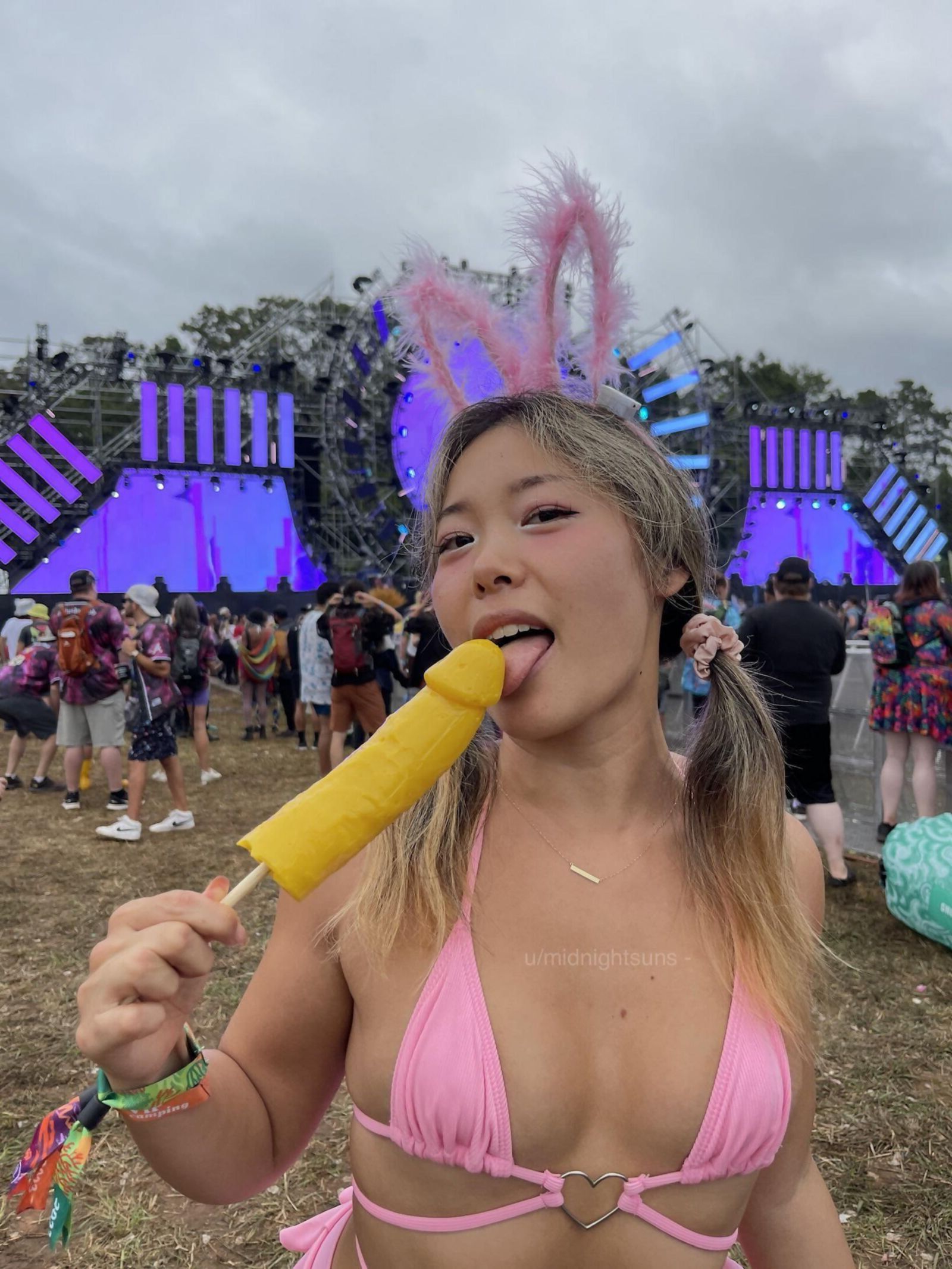 Sexy Festival Girls