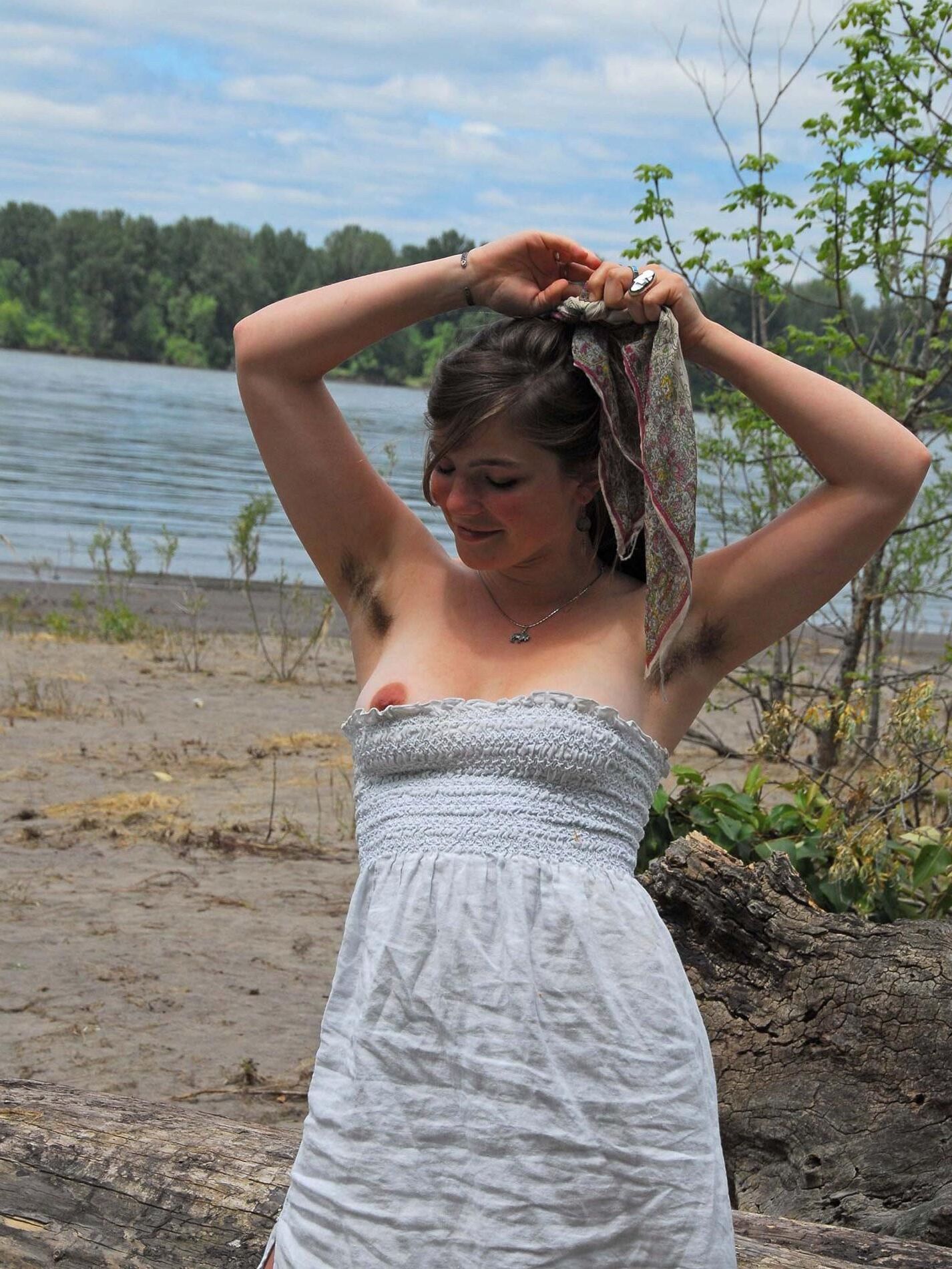 HippieGoddess ARAYA Hairy amateur strips off