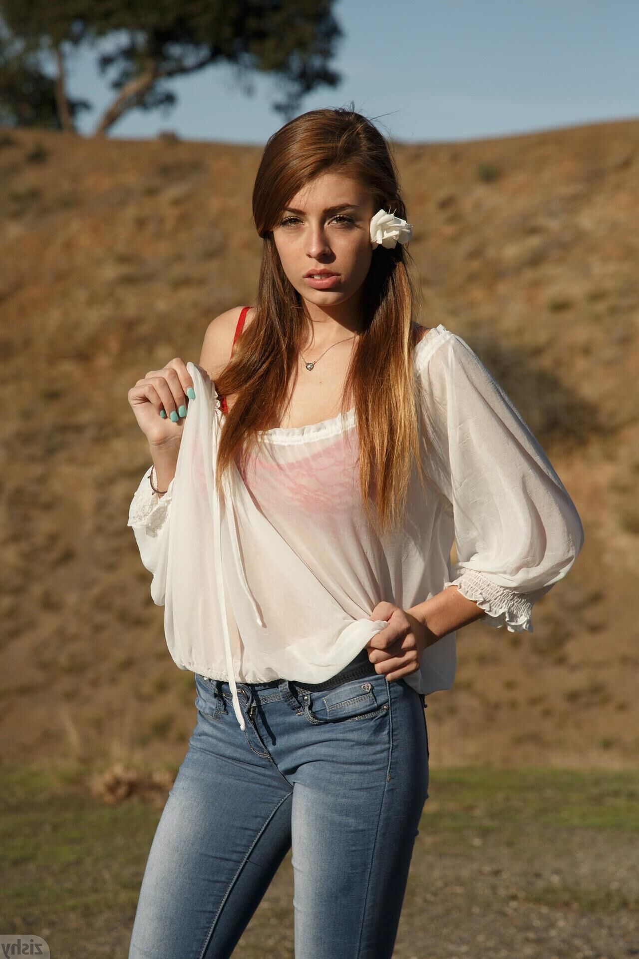 Zishy GRACIE THIMBLE Blue jeans and red bra (NN)