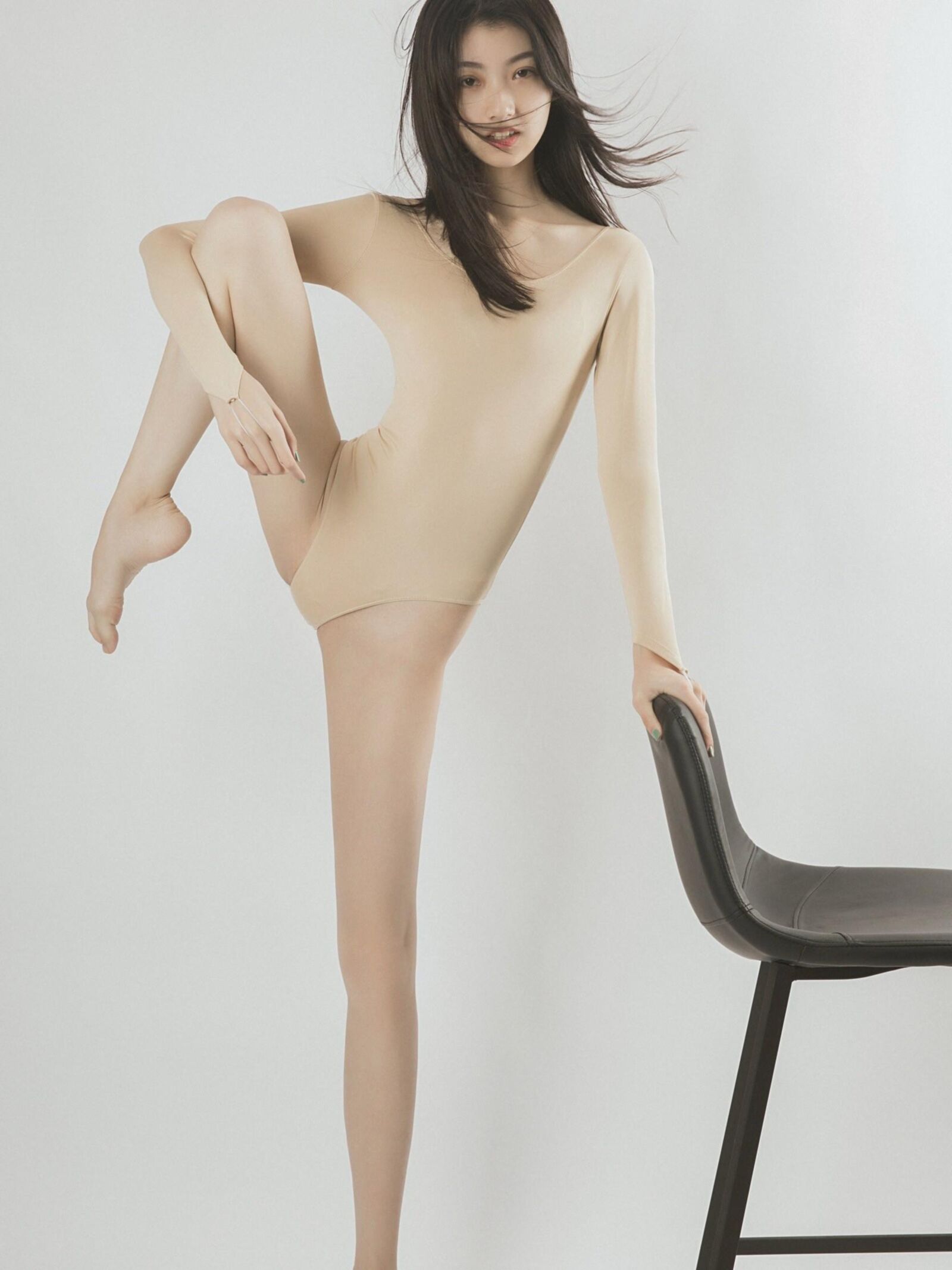 Amateur SU WEI Slim Asian dancer (NN)
