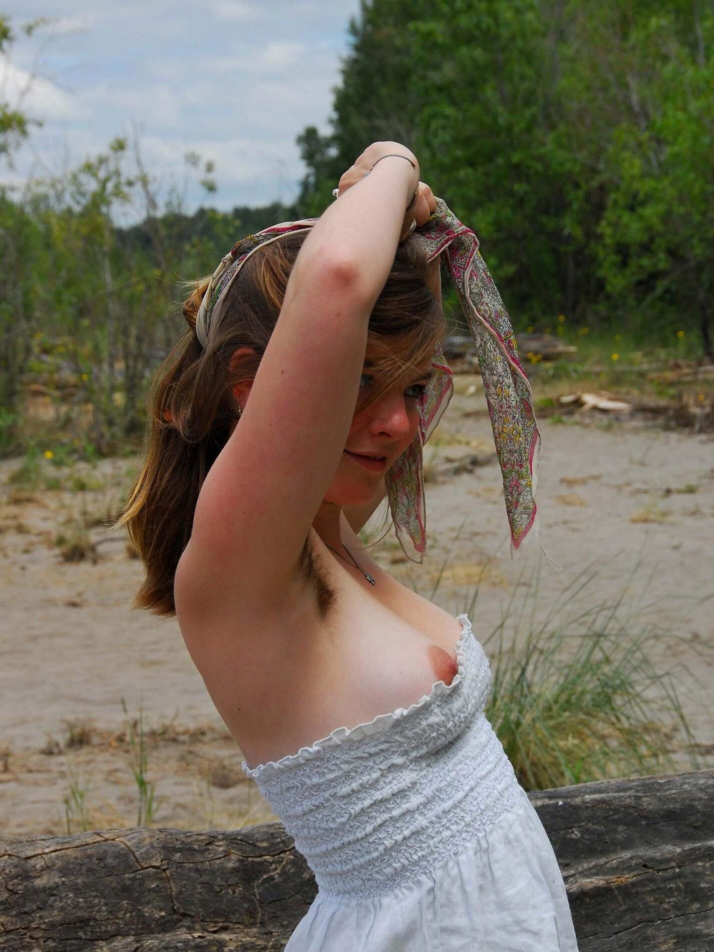 HippieGoddess ARAYA Hairy amateur strips off