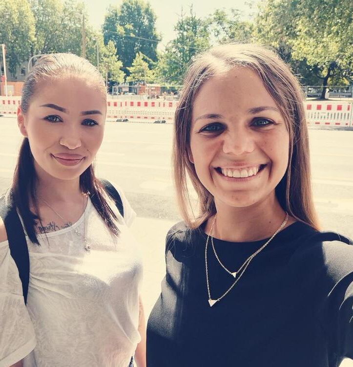 Welche dieser drei Schwester würdest du ficken und wie? 