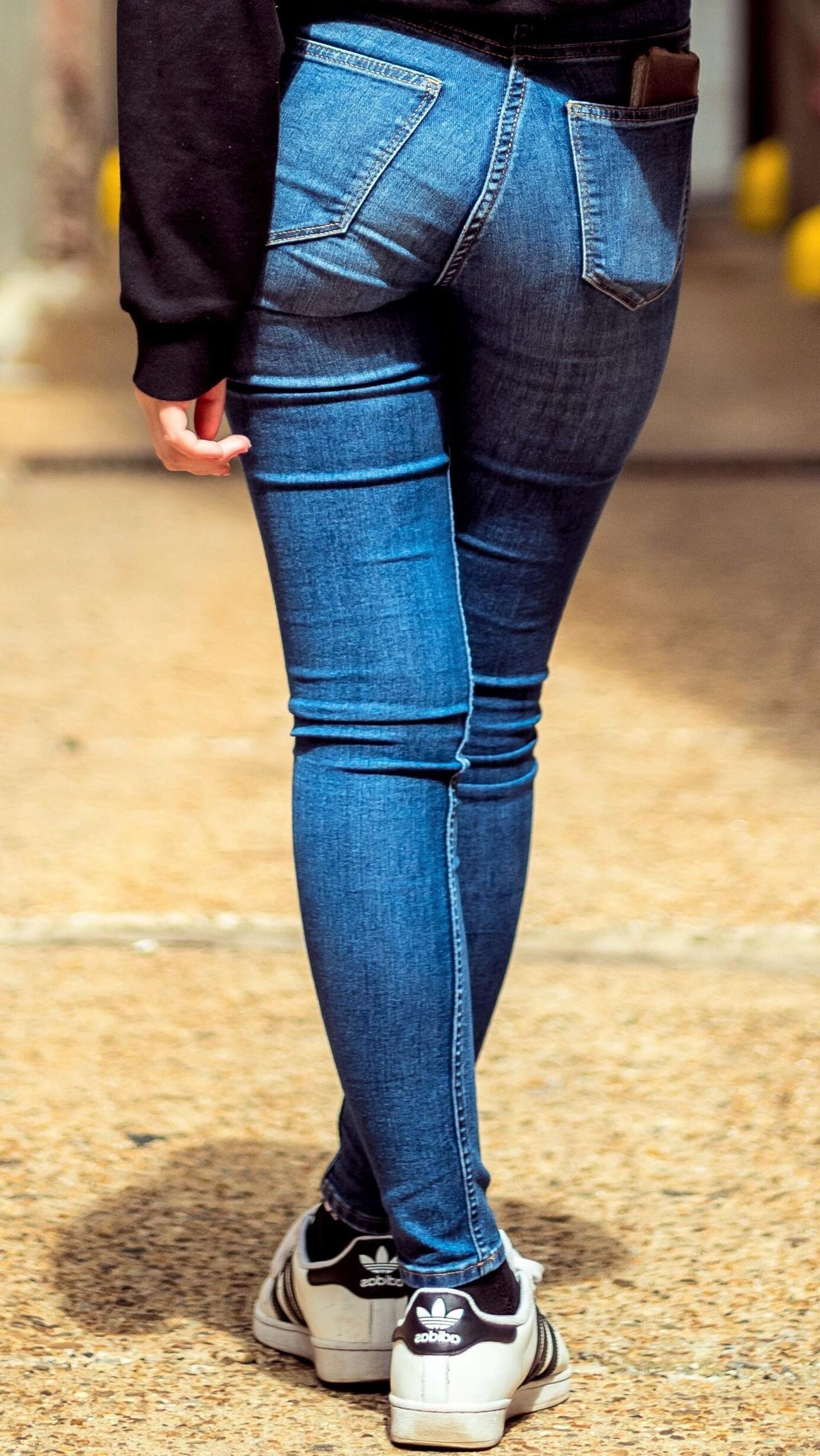 Beine in Jeans