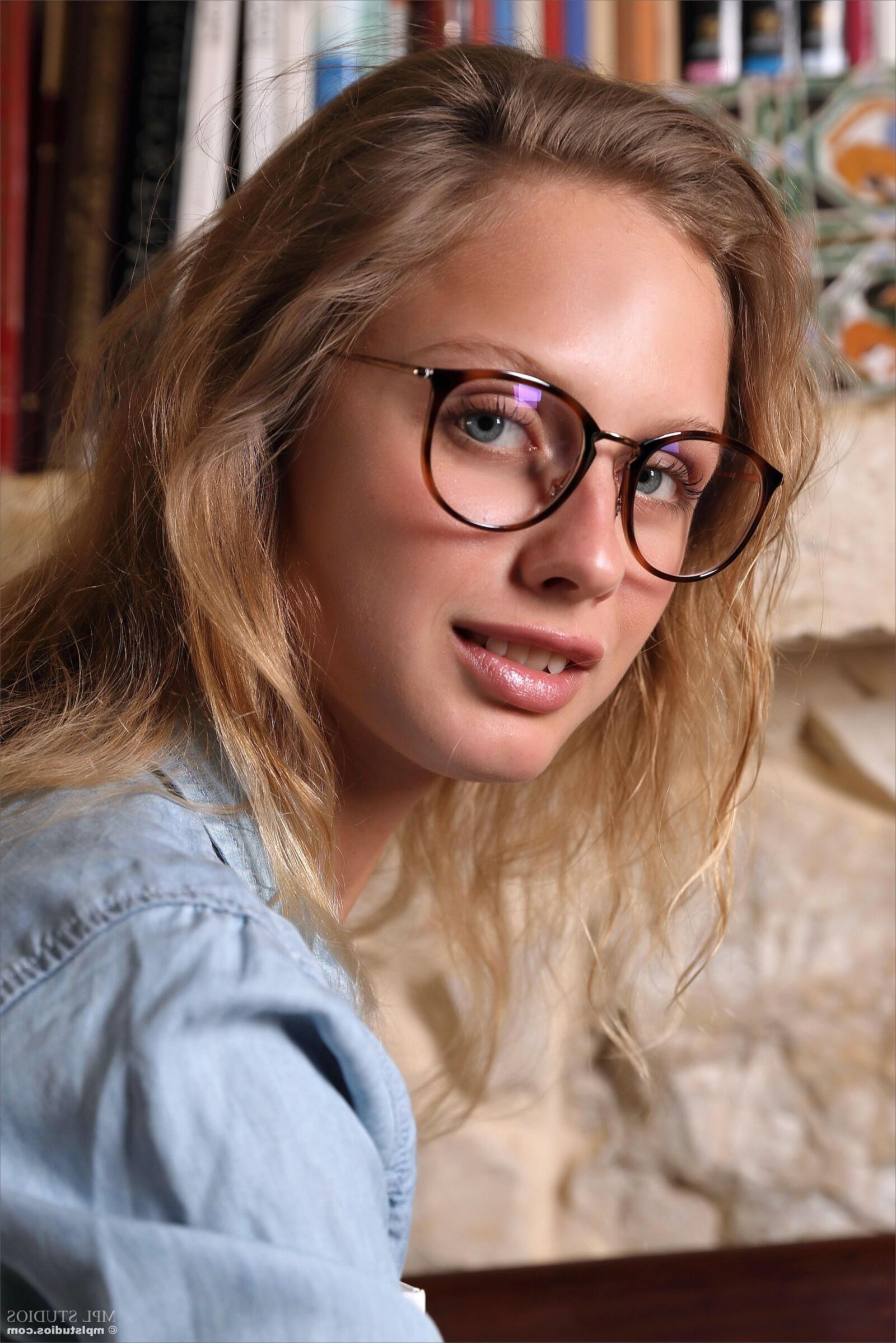 MPLStudios CLARICE Promises in a book