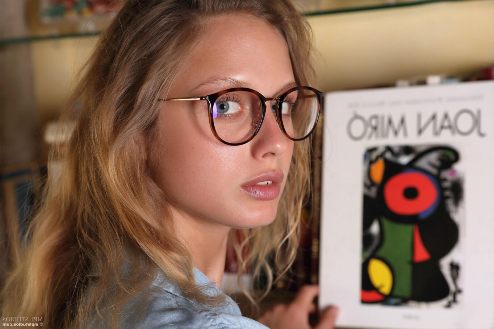 MPLStudios CLARICE Promises in a book