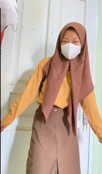 Indonesian hijab teen undressing and using dildo