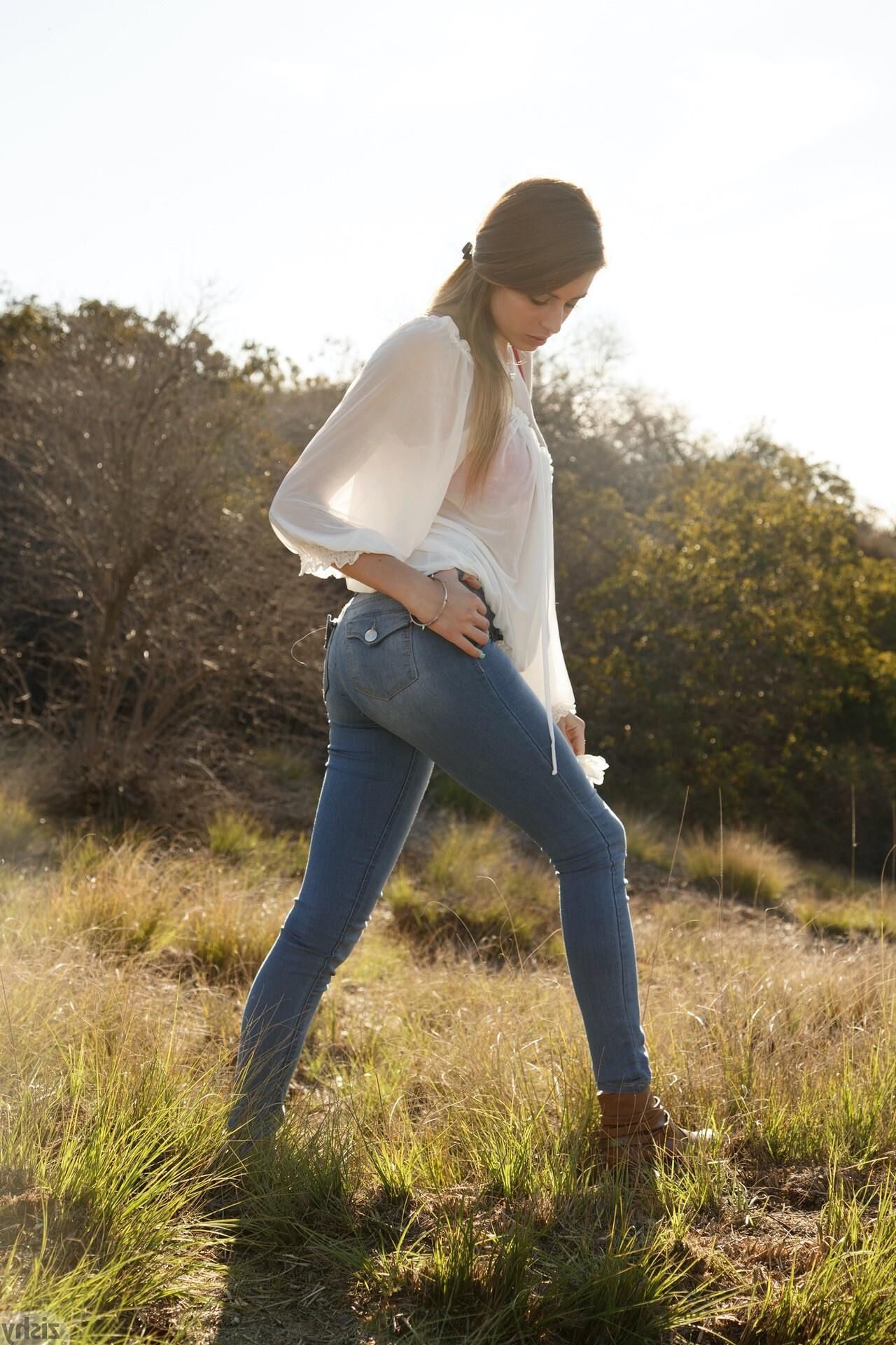 Zishy GRACIE THIMBLE Blue jeans and red bra (NN)