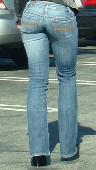 Beine in Jeans