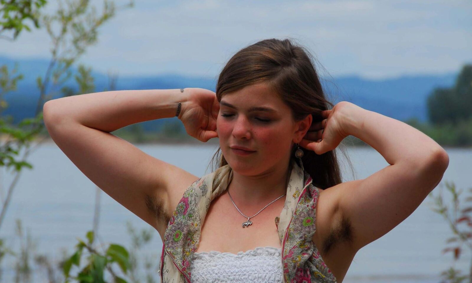 HippieGoddess ARAYA Hairy amateur strips off