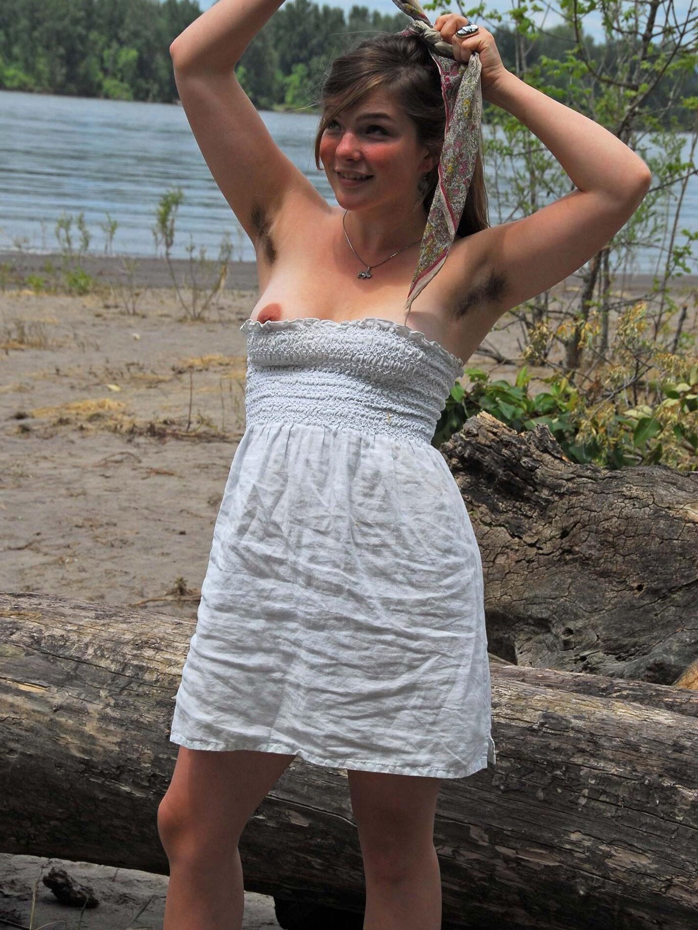 HippieGoddess ARAYA Hairy amateur strips off