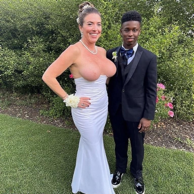 Esposa ou sua mãe indo para o baile (ai)