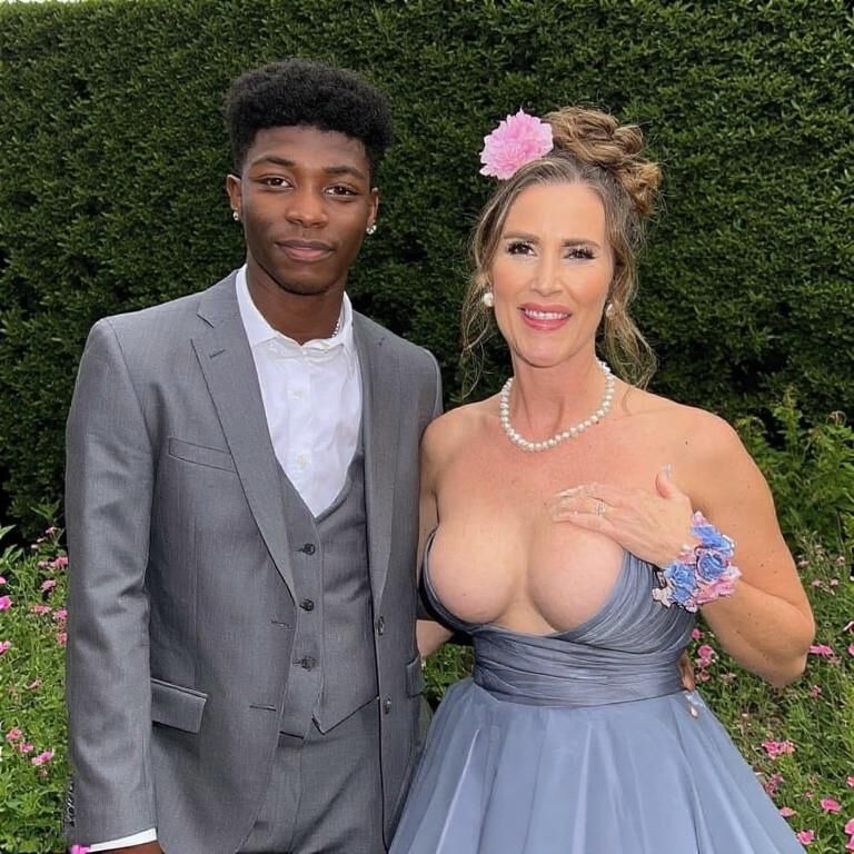 Esposa ou sua mãe indo para o baile (ai)