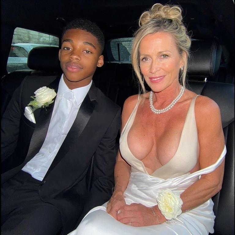 Esposa ou sua mãe indo para o baile (ai)
