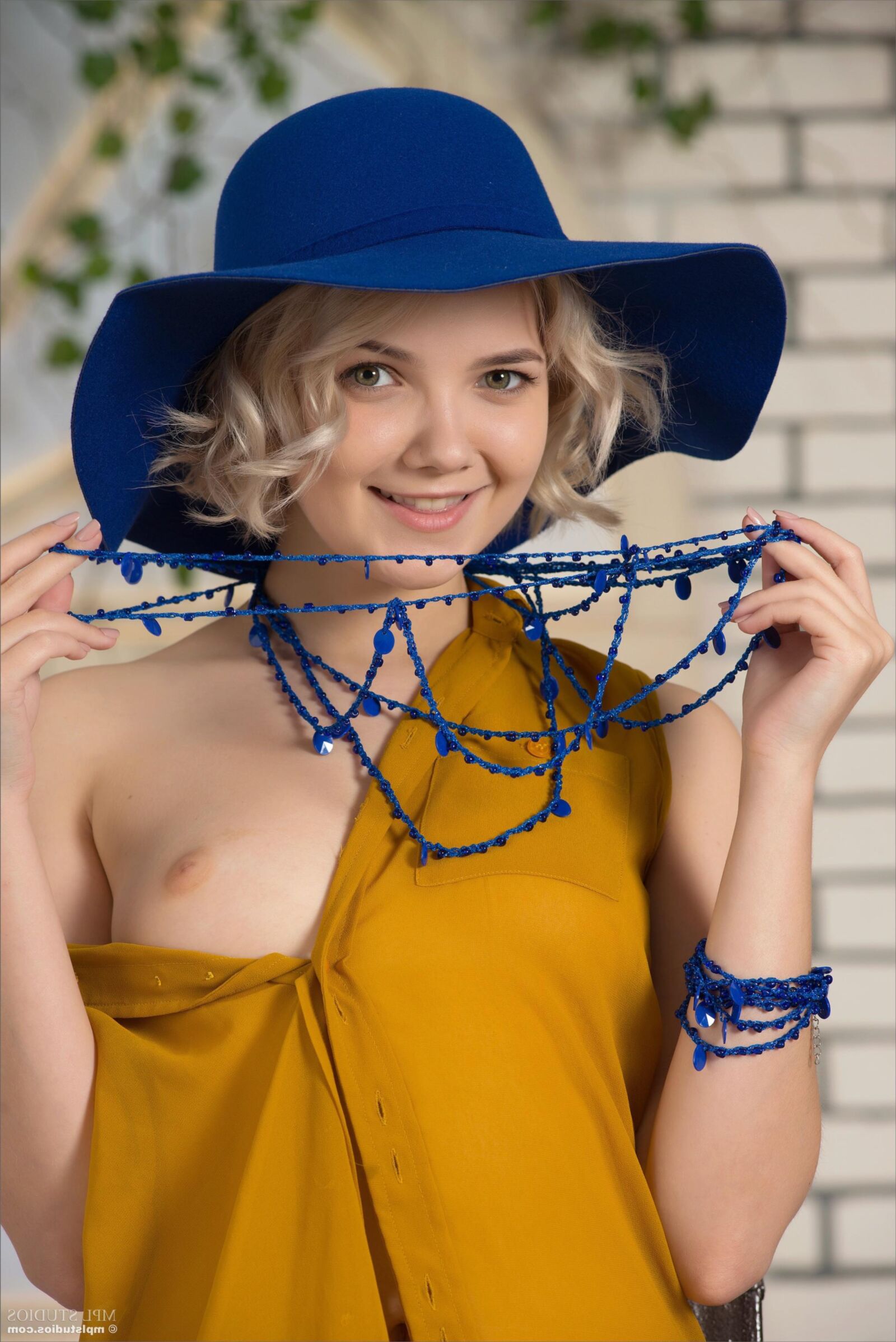 MPLStudios Cali Intriga Sexual