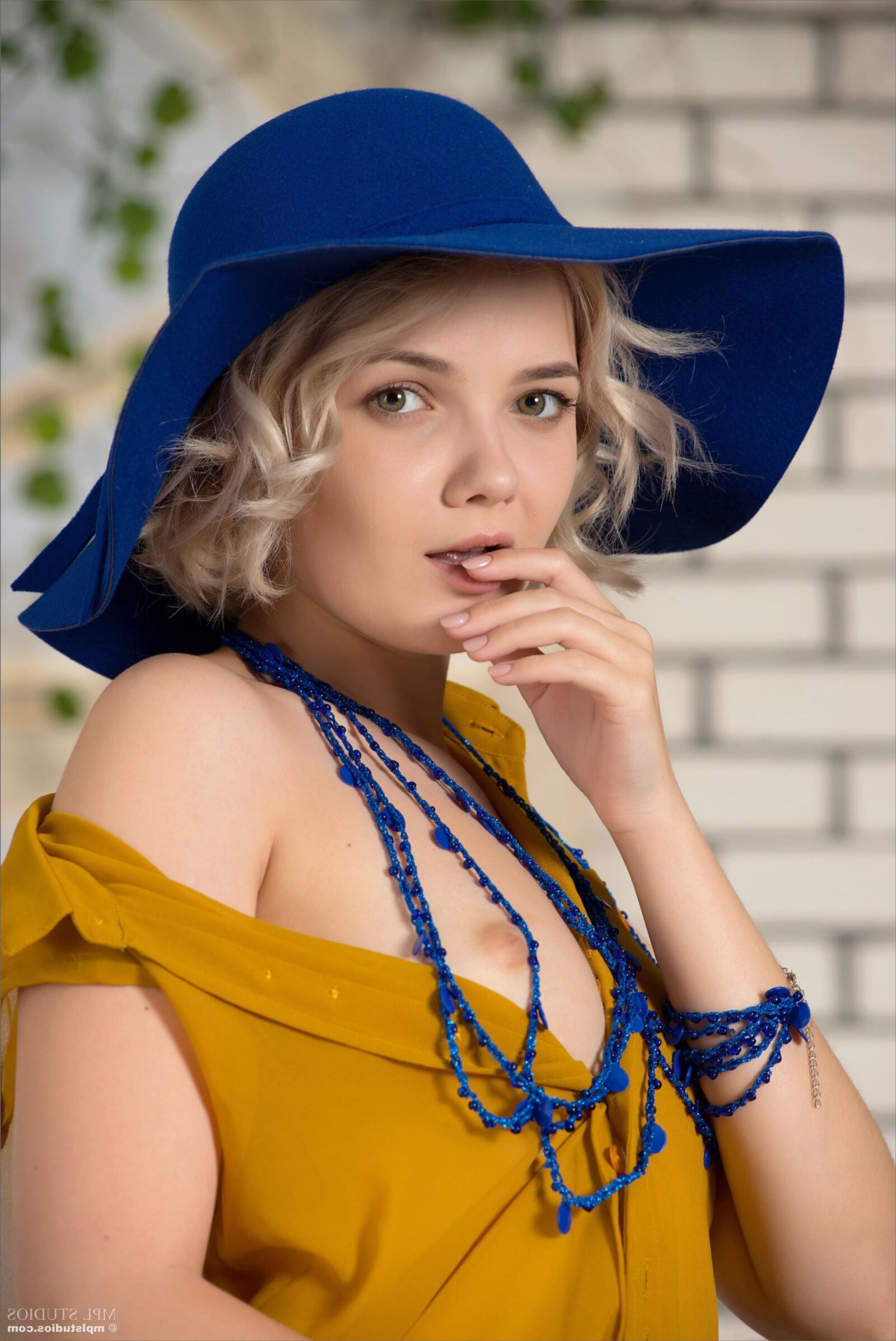 MPLStudios Cali Intriga Sexual