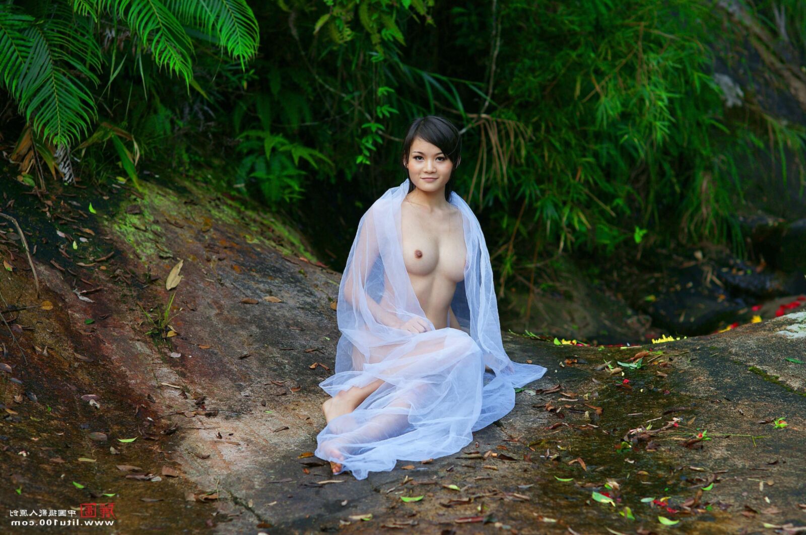 Litu ZHANG M At the lake
