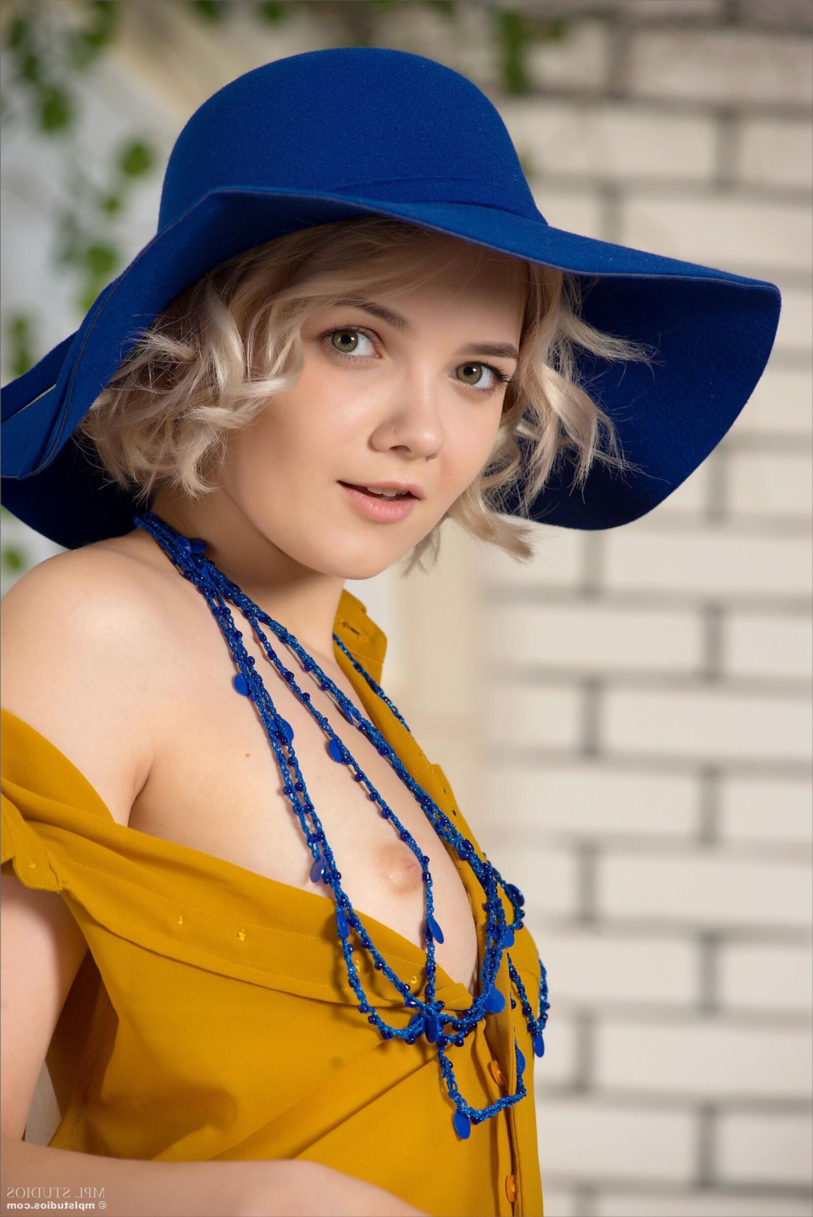 MPLStudios Cali Intriga Sexual