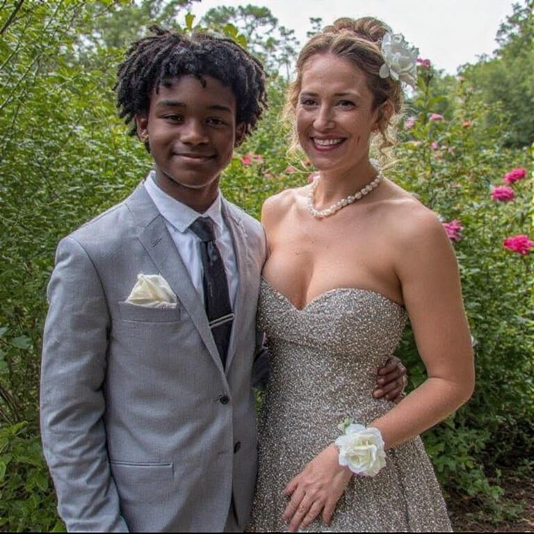 Esposa ou sua mãe indo para o baile (ai)