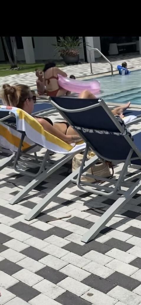 Sexy teen Feet at the pool 