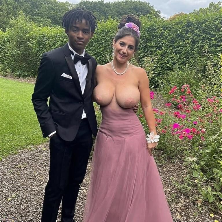 Esposa ou sua mãe indo para o baile (ai)