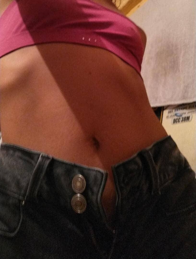 Skinny Latina Rossana B. in pink undies