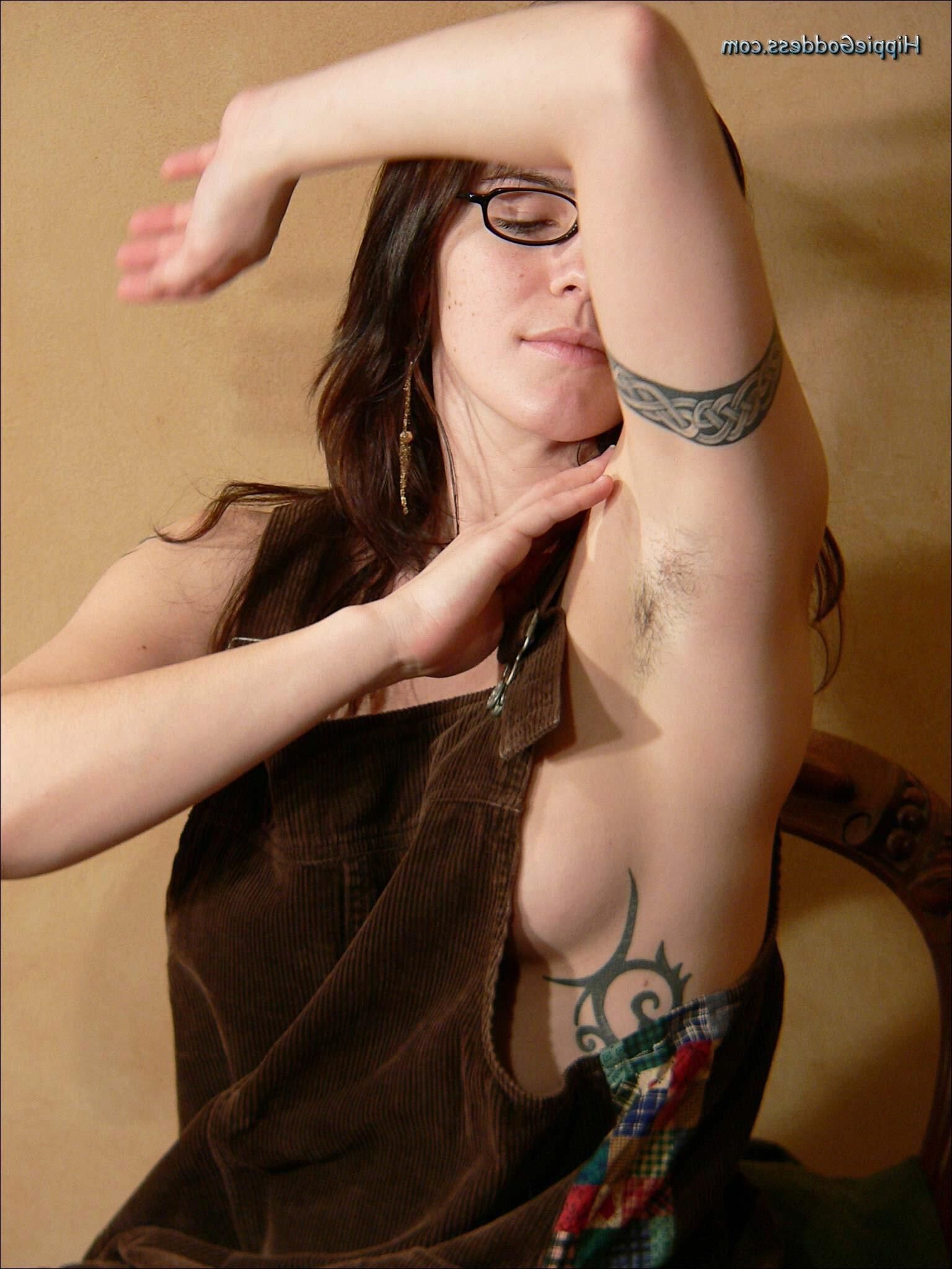 HippieGoddess ERIS Naked at home